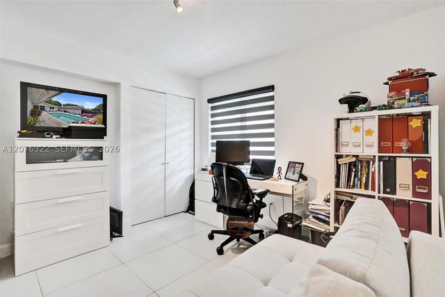 18 Boxwood Rd, Hollywood, FL 33021