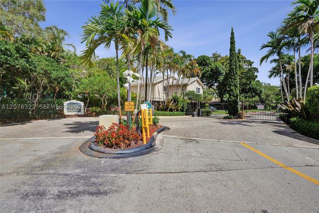 18 Boxwood Rd, Hollywood, FL 33021