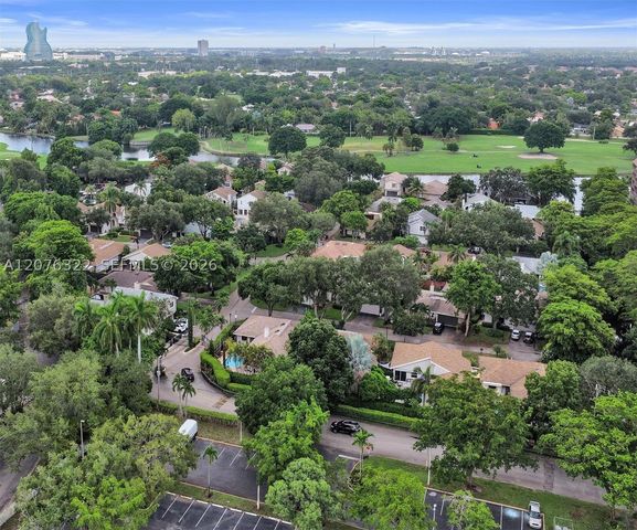 18 Boxwood Rd, Hollywood, FL 33021