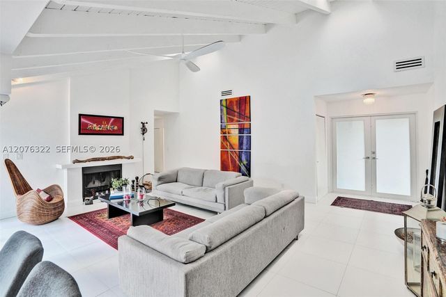 18 Boxwood Rd, Hollywood, FL 33021