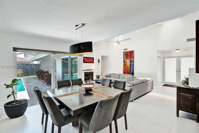 18 Boxwood Rd, Hollywood, FL 33021