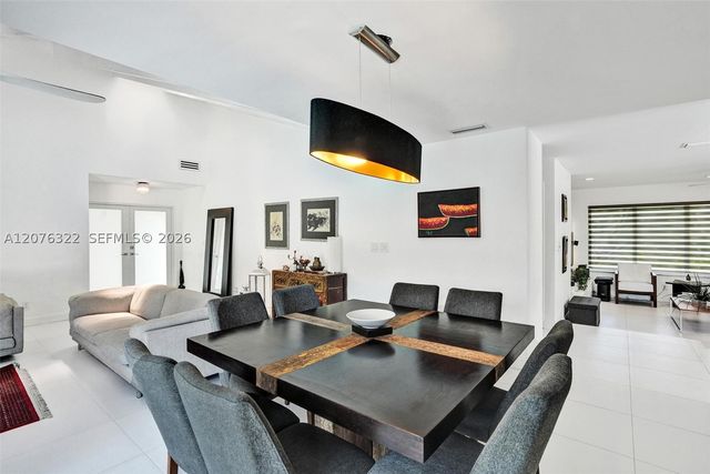 18 Boxwood Rd, Hollywood, FL 33021