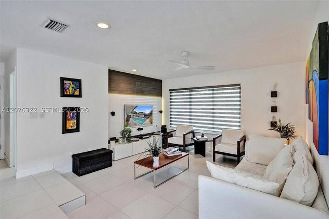 18 Boxwood Rd, Hollywood, FL 33021