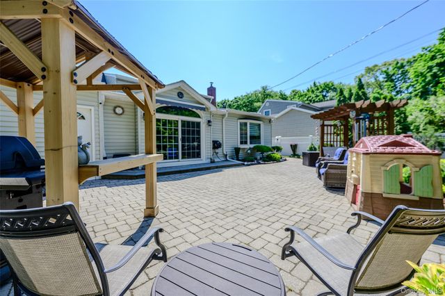 10 Dorset Lane, Rockville Centre, NY 11570