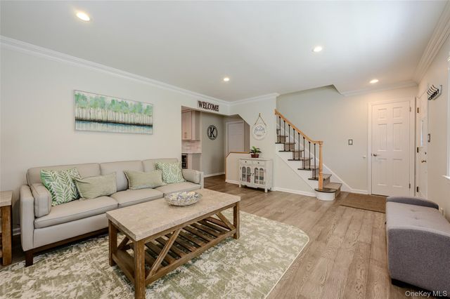 10 Dorset Lane, Rockville Centre, NY 11570