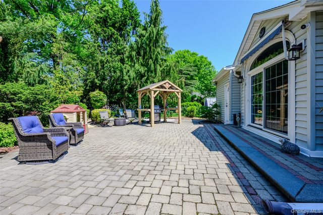 10 Dorset Lane, Rockville Centre, NY 11570