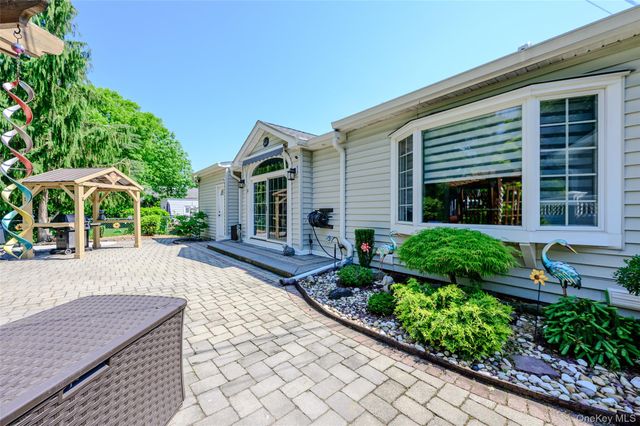 10 Dorset Lane, Rockville Centre, NY 11570