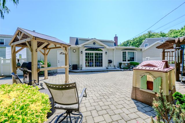 10 Dorset Lane, Rockville Centre, NY 11570