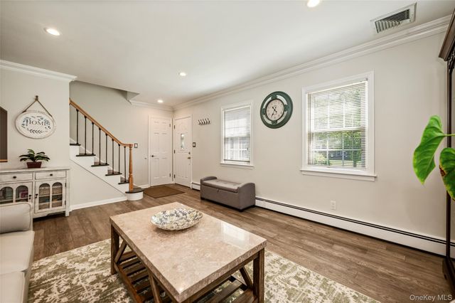 10 Dorset Lane, Rockville Centre, NY 11570