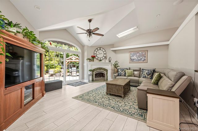 10 Dorset Lane, Rockville Centre, NY 11570