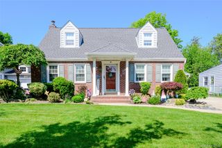 10 Dorset Lane, Rockville Centre, NY 11570