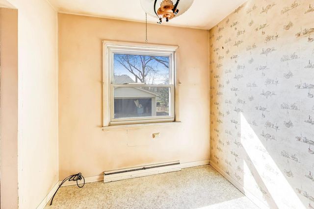 998 S Swain Avenue, Elmhurst, IL 60126