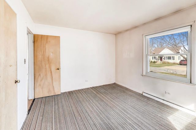 998 S Swain Avenue, Elmhurst, IL 60126