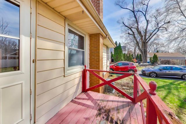 998 S Swain Avenue, Elmhurst, IL 60126