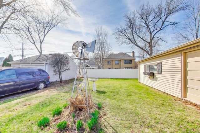 998 S Swain Avenue, Elmhurst, IL 60126