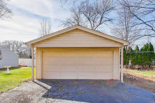 998 S Swain Avenue, Elmhurst, IL 60126