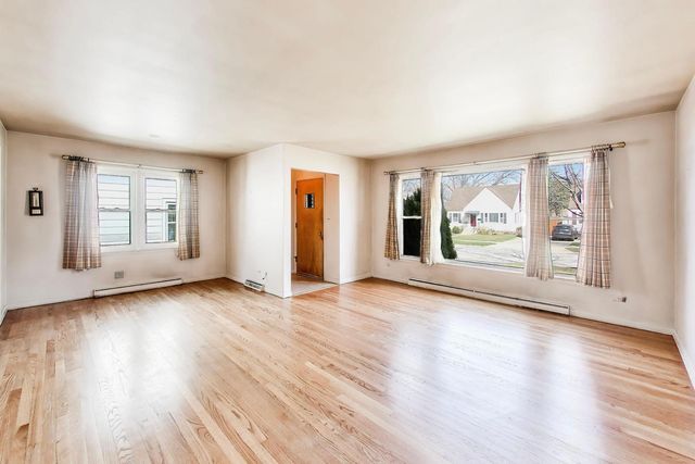 998 S Swain Avenue, Elmhurst, IL 60126