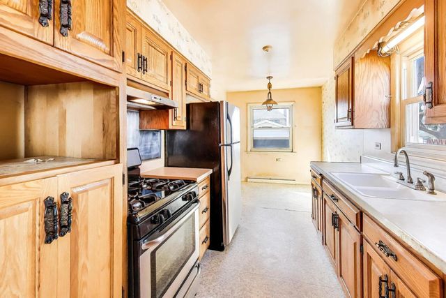 998 S Swain Avenue, Elmhurst, IL 60126