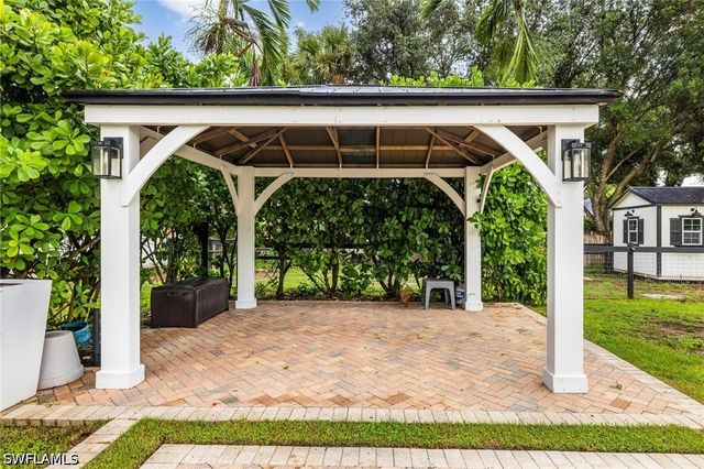 20661 Tanglewood LN, Estero, FL 33928