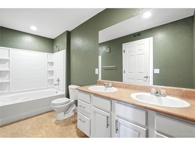 10070 E Carolina Dr 202, Denver, CO 80247