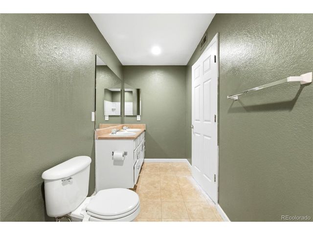 10070 E Carolina Dr 202, Denver, CO 80247