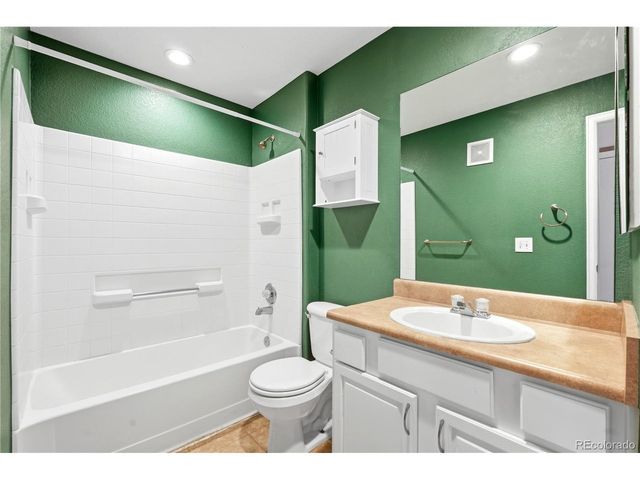 10070 E Carolina Dr 202, Denver, CO 80247