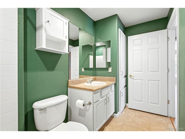 10070 E Carolina Dr 202, Denver, CO 80247