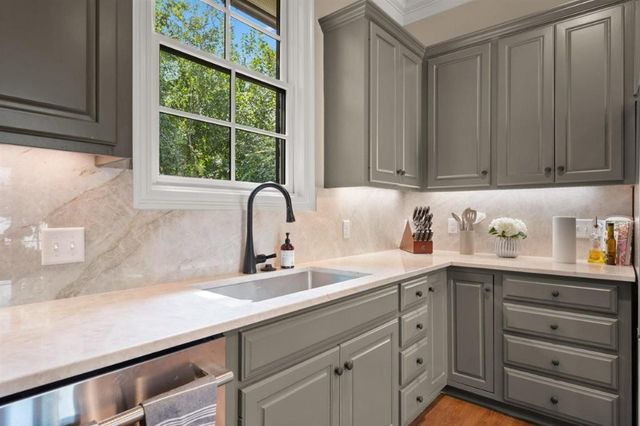 801 St Anthony Street E, Lake Charles, LA 70601