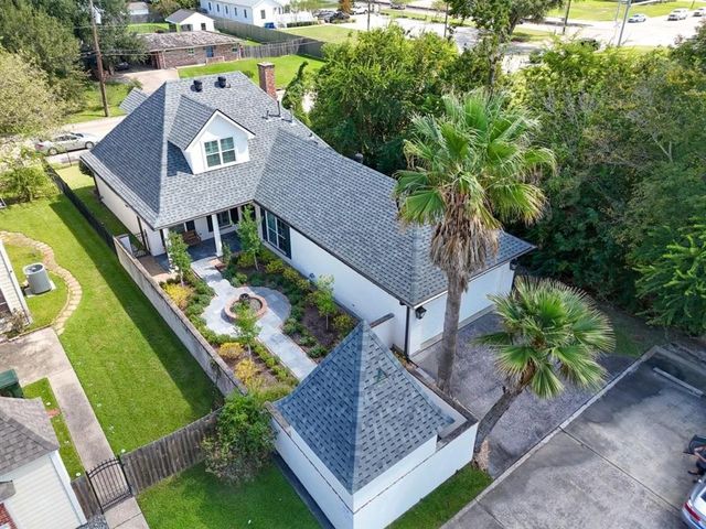 801 St Anthony Street E, Lake Charles, LA 70601