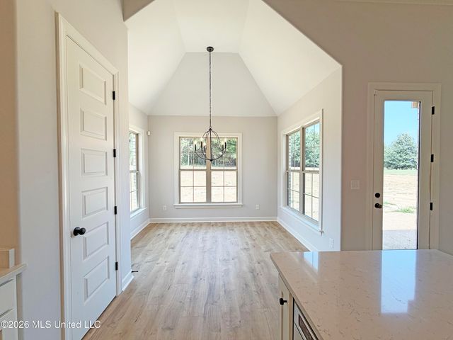 226 Cedar Crest Cove, Byhalia, MS 38611