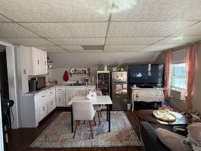 79 Willow Ave, Somerville, MA 02144