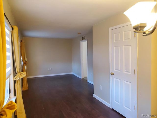 1110 Myrtle Avenue, Waterford, MI 48328