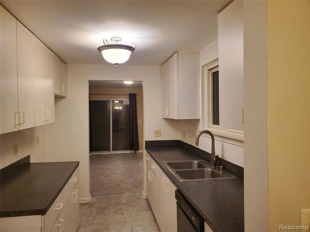 1110 Myrtle Avenue, Waterford, MI 48328