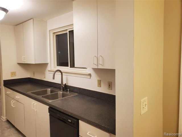 1110 Myrtle Avenue, Waterford, MI 48328