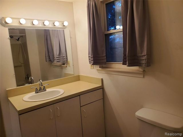 1110 Myrtle Avenue, Waterford, MI 48328