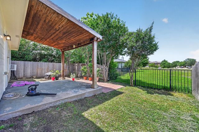8845 Valley River Drive, Fort Worth, TX 76244