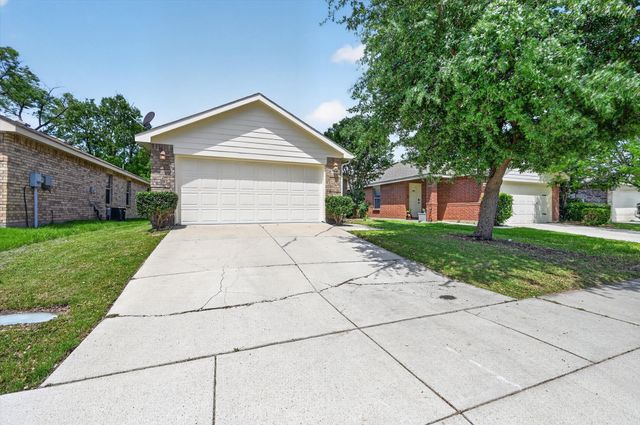 8845 Valley River Drive, Fort Worth, TX 76244