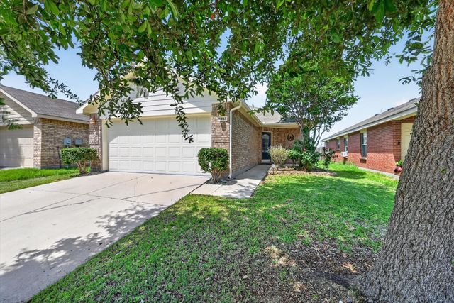 8845 Valley River Drive, Fort Worth, TX 76244