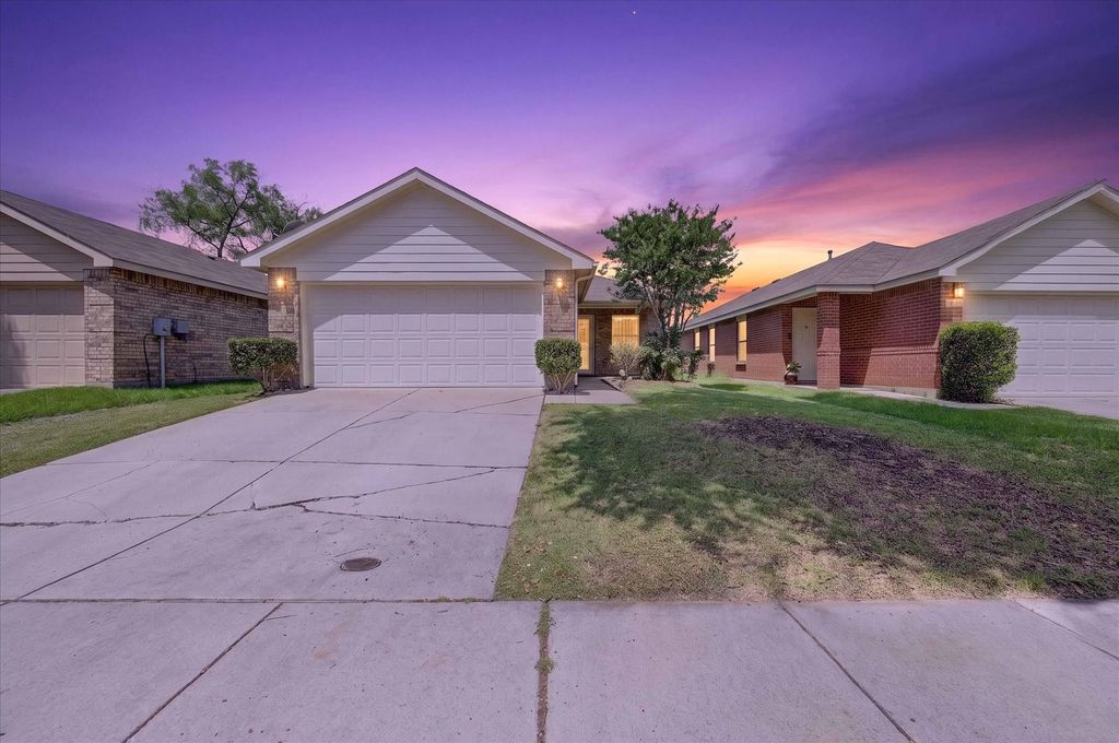 8845 Valley River Drive, Fort Worth, TX 76244