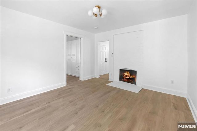 46 Garden Place, Edgewater, NJ 07020