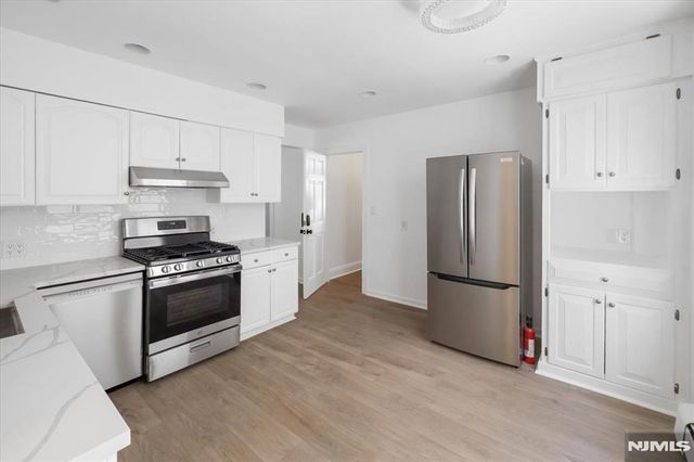 46 Garden Place, Edgewater, NJ 07020