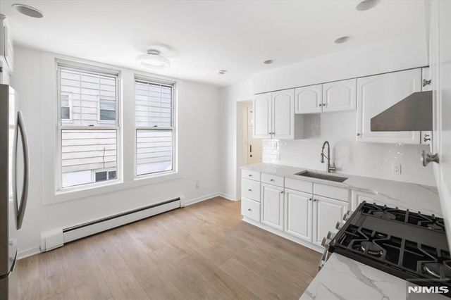 46 Garden Place, Edgewater, NJ 07020