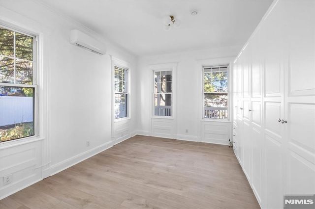 46 Garden Place, Edgewater, NJ 07020