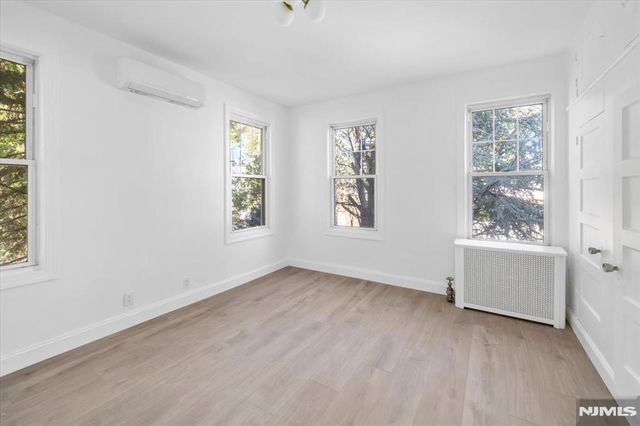 46 Garden Place, Edgewater, NJ 07020