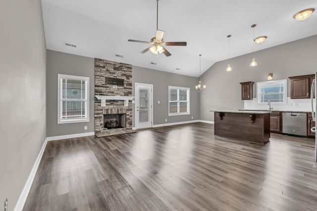 1132 Christian James Dr, Clarksville, TN 37043