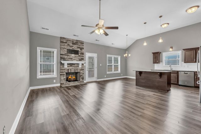 1132 Christian James Dr, Clarksville, TN 37043