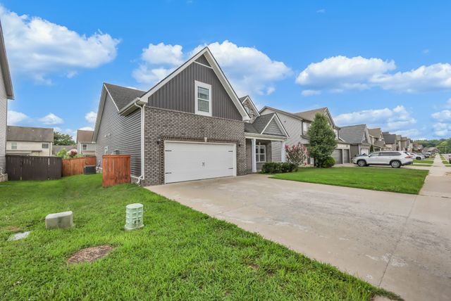 1132 Christian James Dr, Clarksville, TN 37043