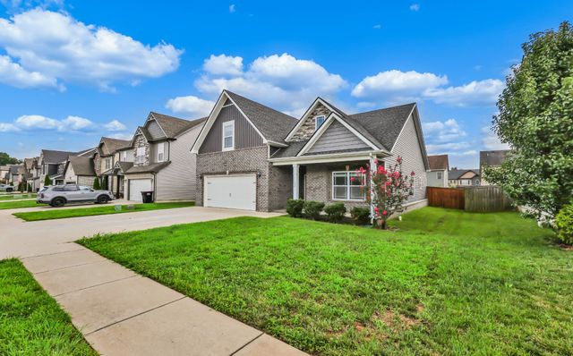 1132 Christian James Dr, Clarksville, TN 37043