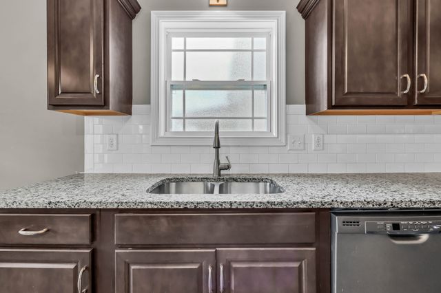 1132 Christian James Dr, Clarksville, TN 37043