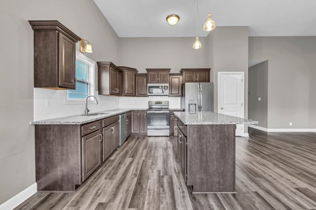 1132 Christian James Dr, Clarksville, TN 37043